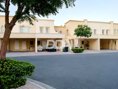 SPACIOUS LAYOUT | FAMILY VILLA | VACANT