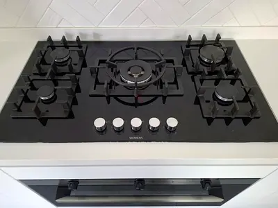 Siemens 5-Burner Gas Cooktop with Central Wok Burner - Black Glass