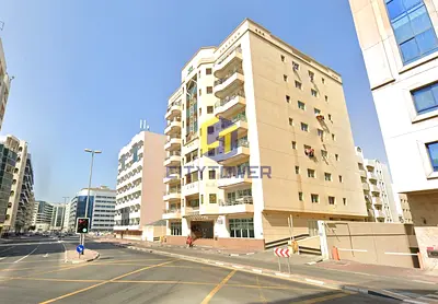 3 Bedroom Ready To move in Mankhool Near Sharaf DG Metro