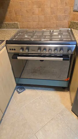 Used freestanding gas cooker with oven, 5 burners - good working condition