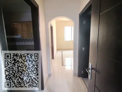 one-bedroom apartment with a living room i a prime location, suitable for families and close to essential services and facilities.