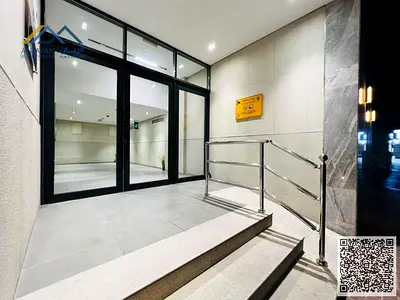 New commercial building for sale—ground floor plus six upper floors—available for freehold ownership.