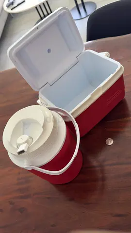 Rubbermaid Cooler Set: Ice Box + Drink Jug