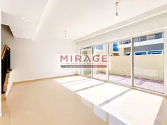 Spacious 4BR Townhouse | Middle Unit | L Shape Garden