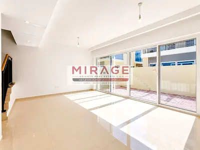Spacious 4BR Townhouse | Middle Unit | L Shape Garden