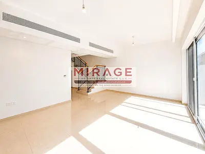 Spacious 4BR Townhouse | Middle Unit | L Shape Garden