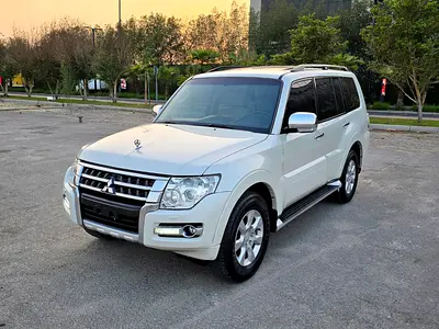 Full (Al Habtoor) Service History / 2 Keys | Mitsubishi Pajero 2017 GLS TOP GCC Specifications