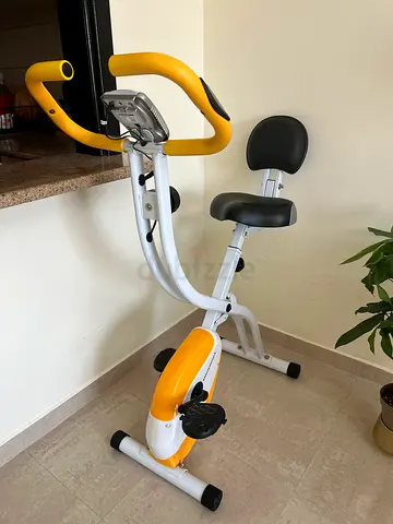 Foldable Upright Exercise Bike with Backrest - Excellent Condition