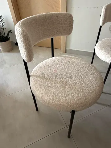 Modern round glass dining table with 4 boucle accent chairs - new