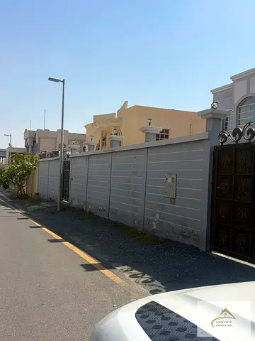 Spacious 5Bhk villa with big green garden