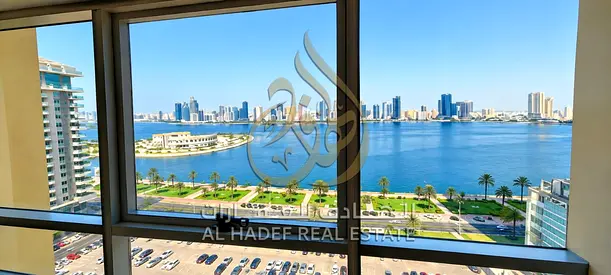 ثلاث غرف المجاز 3 إطلالة بحرية مميزة | 3 غرف نوم + غرفة خادمة | باركنج مجاني فرصة مميزة للسكن في شقة واسعة ومميزة للإيجار السنوي في منطقة المجاز 3، ت