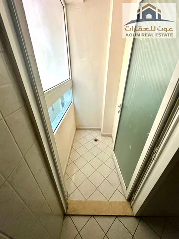 Al-Taa'won, Dubai Outlet: Apartment with 1 bedroom and a large living room | 2 bathrooms | Balcony in the kitchen | 35,000 | 6 checks | Security check