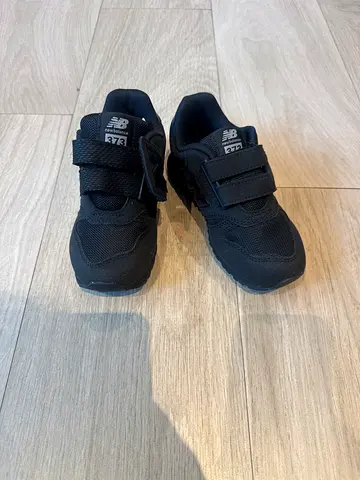 Black New Balance kids sneakers with Velcro straps - size small