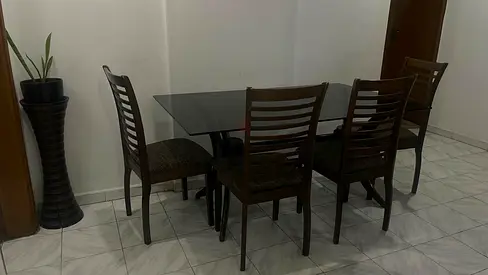 used dinining table wih 4 chairs