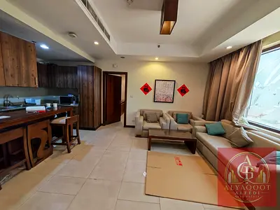 FULLY FURNISHED - ELEGANT 2 BHK - NEWLY UPDRADED - CLOSE TO MOE