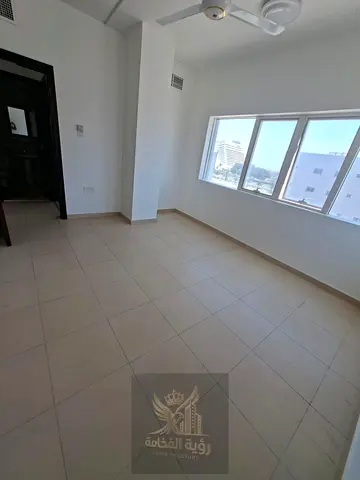 شقة للإيجار السنوي في القليعة الشارقة فرصة مميزة للإيجار السنوي في منطقة القليعة، في موقع مناسب وقريب من الخدمات والمرافق الأساسية، مع سهولة الوصول