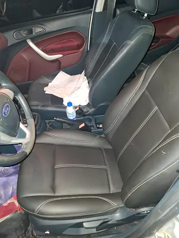 2011 FORD FIESTA 照片 6