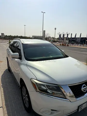 Nissan Pathfinder LE 2014 | GCC Specs | Top Option