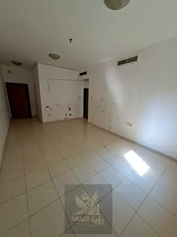 للإيجار في الشارقة البوطينة غرفة وصالة واسعة مع بلكونة وحمام وتكييف مركزي السعر 28000 درهم سنويا التأمين 2000 كاش والدفع 4 أو 6 دفعات