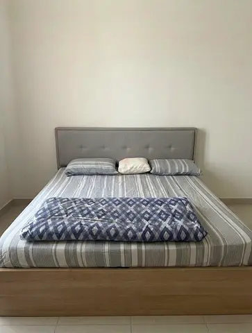 Queen size bed with 2 storage and upholstered headboard - light grey + I prime matters