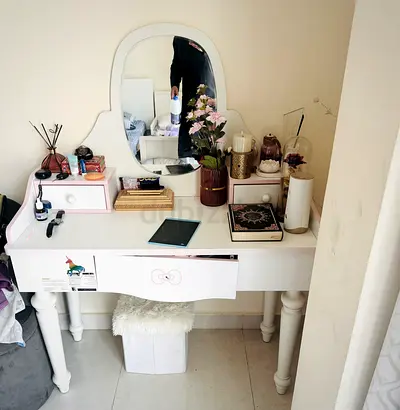 White Dressing Table with Mirror and Drawers