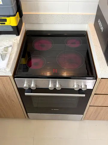 Bosch 60cm Electric ceramic stove new model in perfect working condition