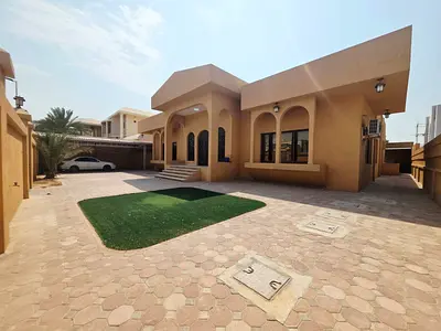 Amazing offer 4 badroom villa single alone in al falaj price 125k
