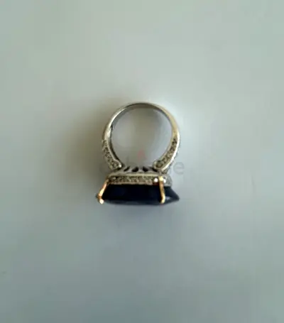 White gold Ring with Large Sapphire and diamonds