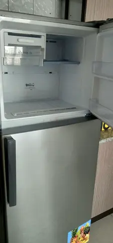 Samsung large size fridge premium silver dual fan cooling