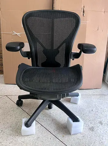 Herman Miller Aeron size B fully loaded