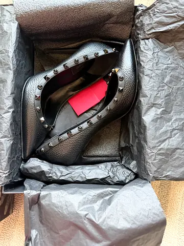 Valentino Black studded leather pumps - women's heels, like new