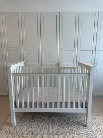 Pottery Barn Kendall Crib & Mattress