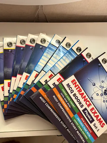 Physics wallah (Set of 10) Entrance Exams MCQ Books (Physics + other subjects) - like new