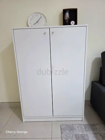 White 2-Door Shoe Rack Cabinet - Excellent Condition with 5 Racks