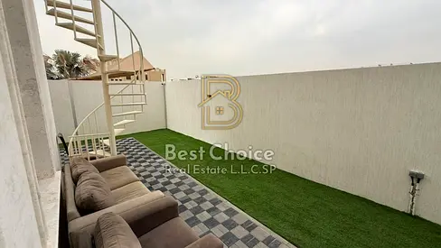 Freehold ownership available to all nationalities. Sold as a pair of villas two villas on a single plot of land 00* Design suitable for both family li