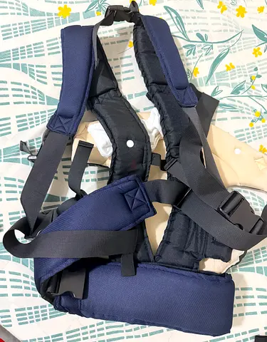 Comfortable navy baby carrier / front & back carrier — good condition
