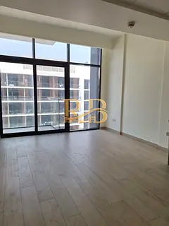 POOL VIEW | SPACIOUS LAYOUT | MID FLOOR | CHILLER FREE