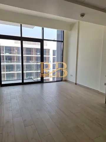 POOL VIEW | SPACIOUS LAYOUT | MID FLOOR | CHILLER FREE