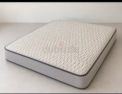 Queen size Medical / orthopedic mattress, Made in UAE — 160 × 200 × 25 - firm, lightly used
