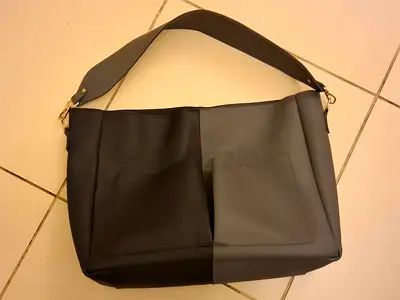 Label Jenn two-tone black/grey shoulder bag with wide strap (gently used)