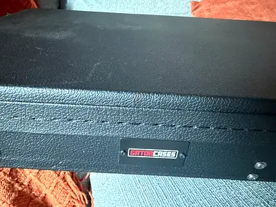 Gator hard case for bass electric guitar — sturdy, perfect used condition