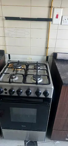Used freestanding 4-burner gas stove with oven - good working condition