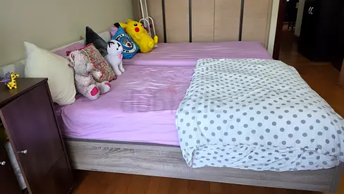 Modern Wooden Bed Frame with Comfortable Mattress and Bedding