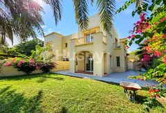 Lake View | Fully Upgraded | Opposite Amenities