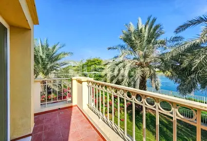Lake View | Fully Upgraded | Opposite Amenities