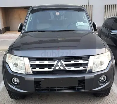 Grey Mitsubishi Pajero GLS 2014 GCC Specs Single Owner 184700 Km