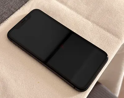 iPhone 11 (used) in good condition. It has 80% battery and not original display.