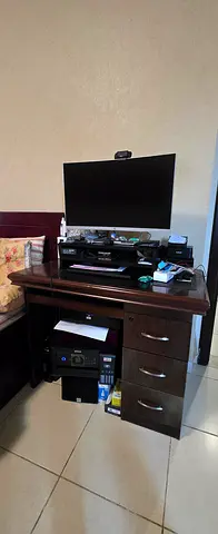 Study table with extendable keyboard base