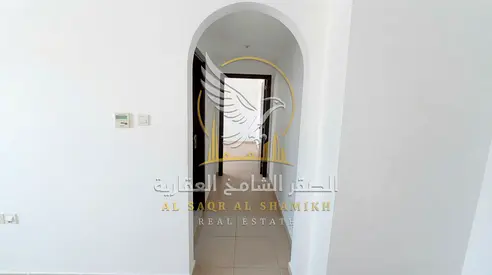 شقة غرفة وصالة للإيجار السنوي في القليعة مساحة واسعة تشطيب حديث حمامين متكاملين إطلالة مفتوحة مطبخ عصري تكييف مركزي غاز مركزي بناية عائلية