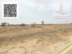 Own a commercial plot in Manama 8 - Ground floor and two upper floors - Excellent location - Price i